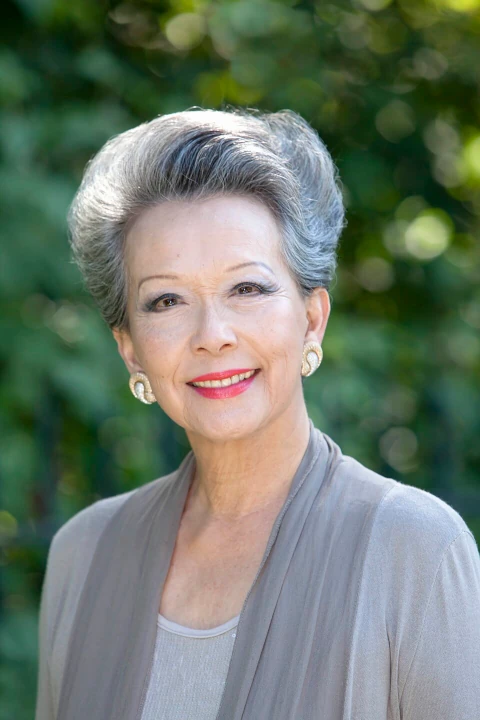 Vivienne Poy (Wikipedia)
